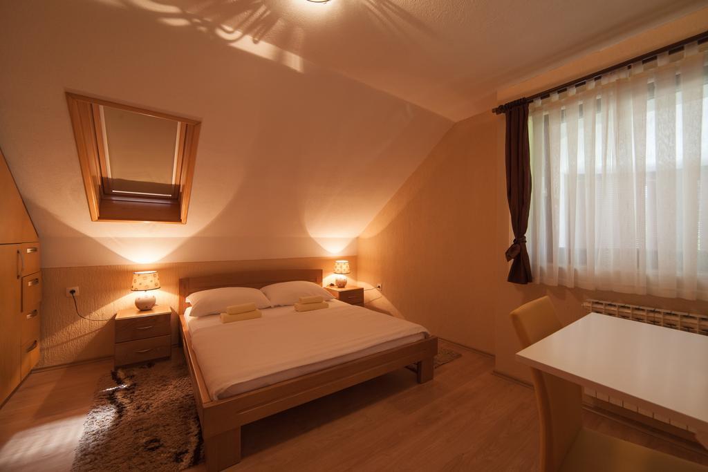 Apartmant & Room Bruna Drežnik Grad Exterior foto