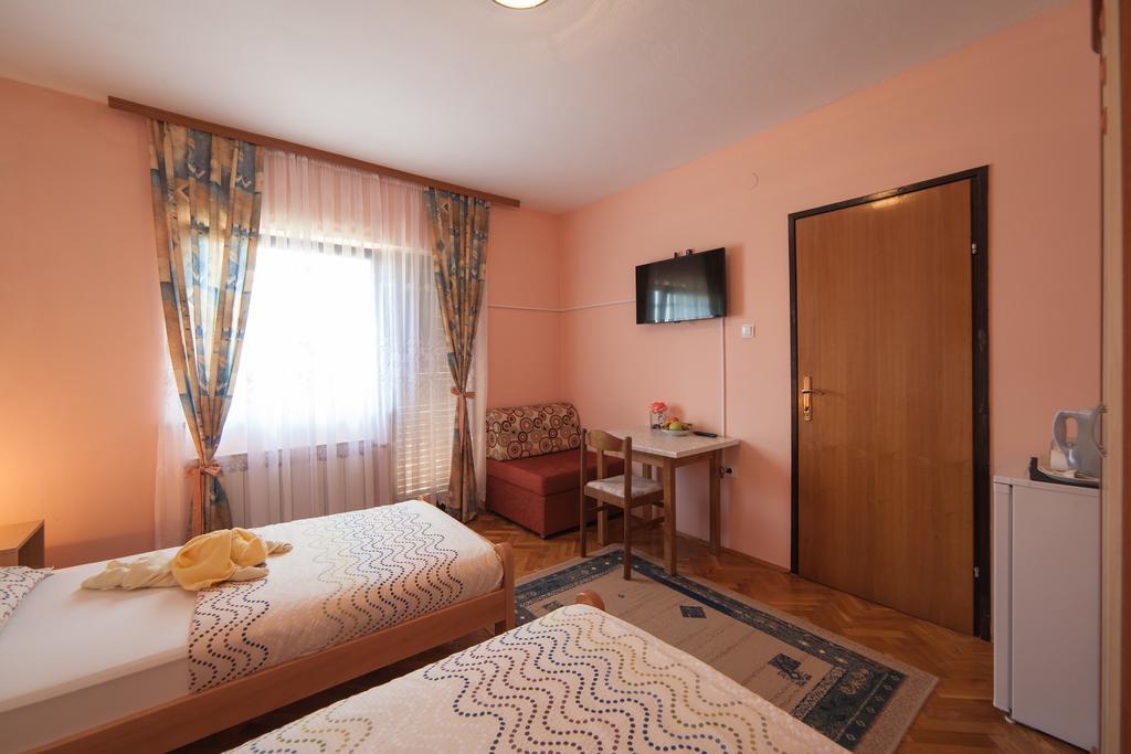 Apartmant & Room Bruna Drežnik Grad Exterior foto